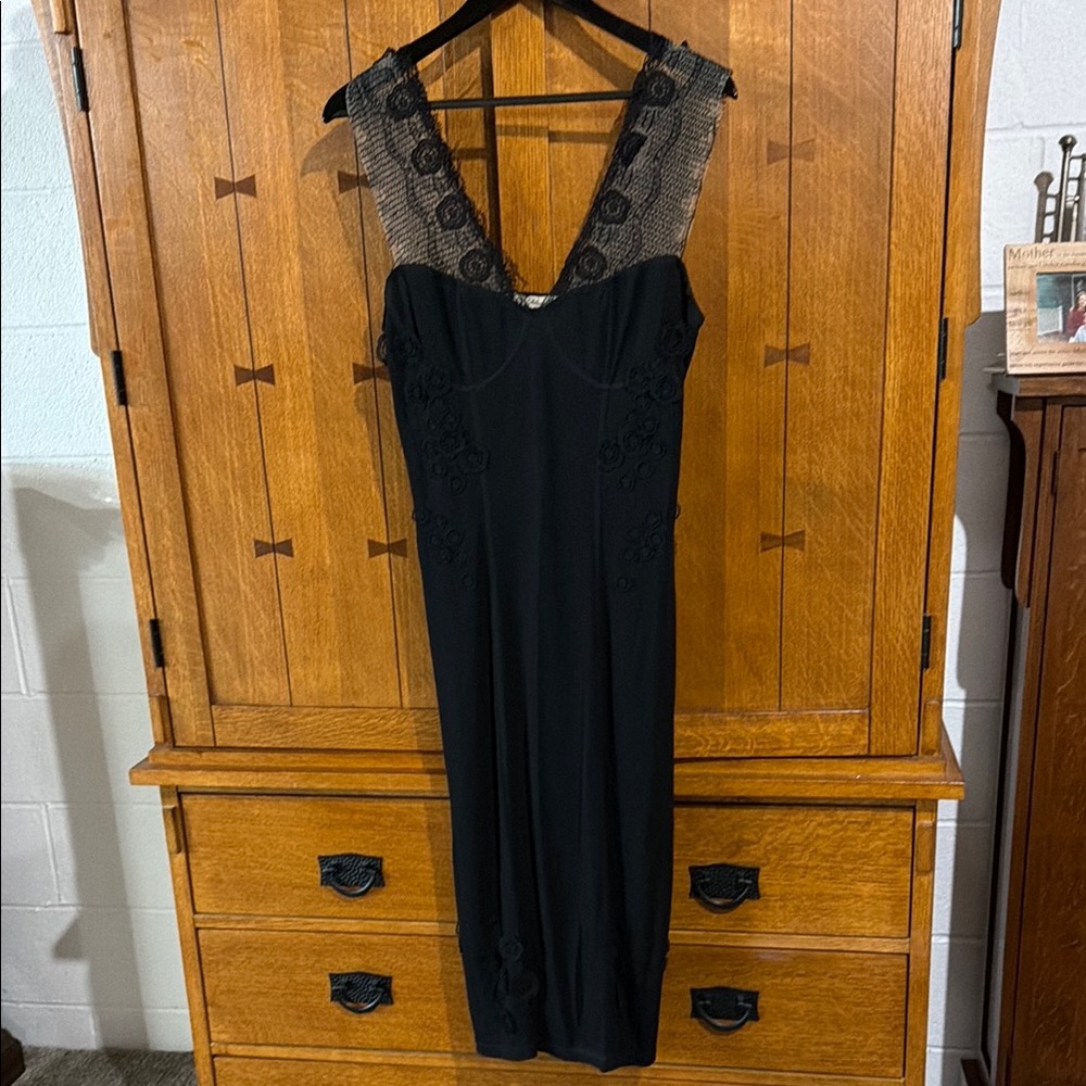 Elegant BluMarine slip dress with Lace Details and embroidered flower
